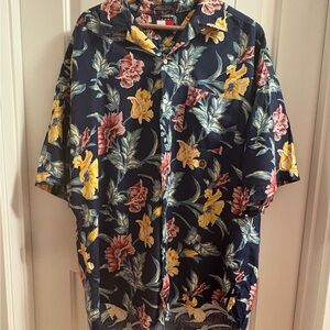 Vintage Tommy Hilfiger Floral Hawaiian Golf Short-sleeve shirt with crest pocket